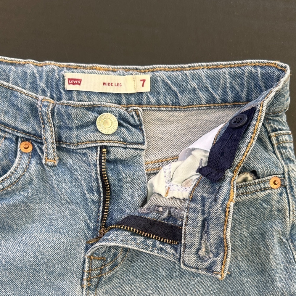 Levi's Light Blue Women's Straight Leg Jeans - Picture 4 of 11